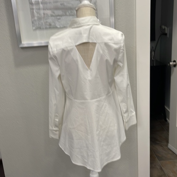 NWTChicos white shirt w peek a boo back hi low sz 0/Small - Picture 2 of 5
